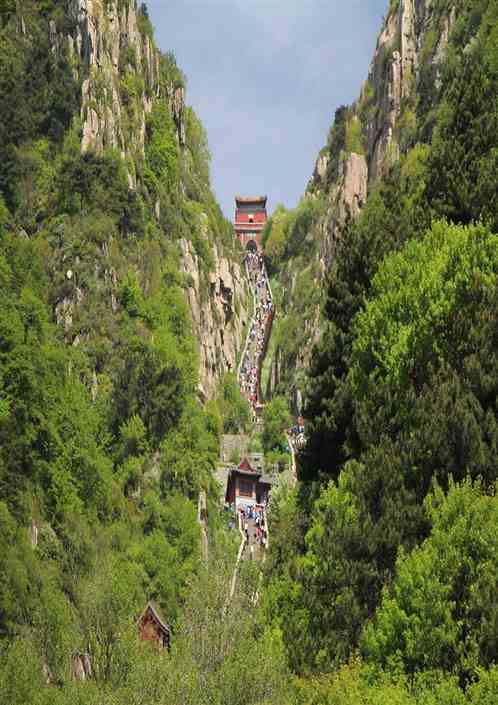 地摊，摊主不下山